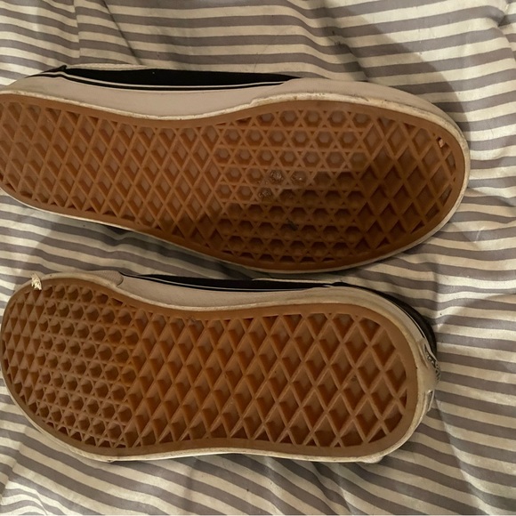 Vans - Picture 2 of 4